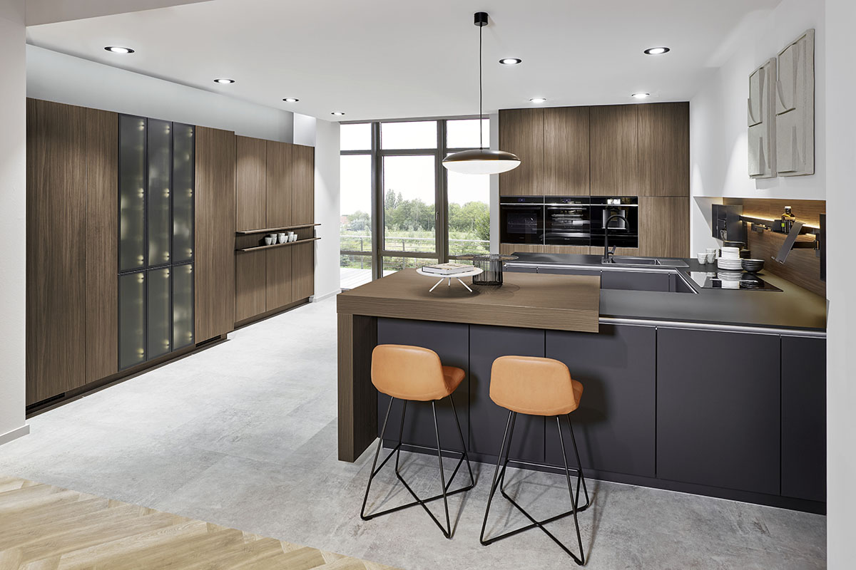 Klare Linie, edle Materialien und eine klar strukturierte Innenarchitektur – das zeichnet unsere Designküchen aus! Unsere Fachberater legen großen Wert auf zeitgemäßes und trendorientiertes Design ... gerne beraten wir Sie ausführlich!